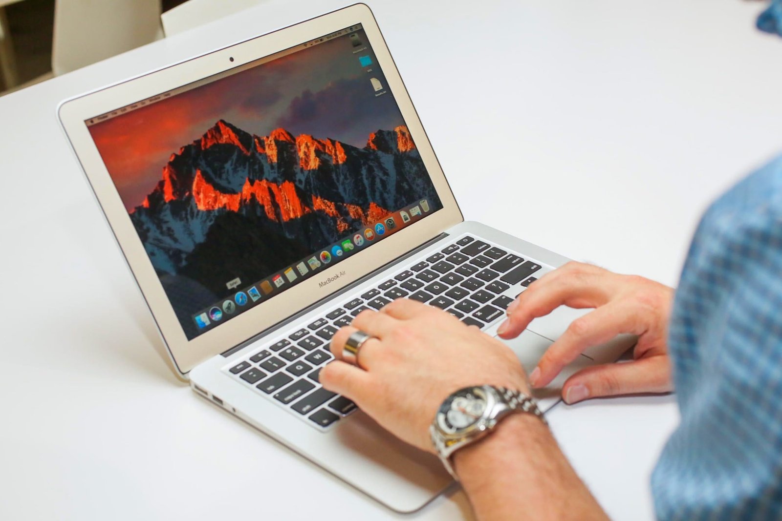 Новые MacBook Pro стало проще чинить самостоятельно Новые MacBook Pro стало проще чинить самостоятельно