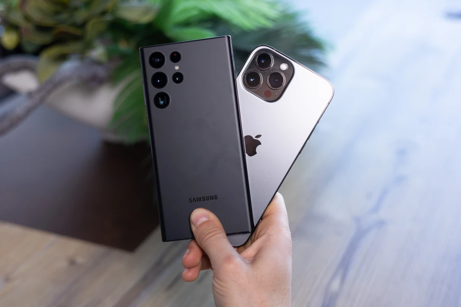 Samsung Galaxy S22 Ultra ПРОТИВ iPhone 13 Pro Max - какой выбрать?