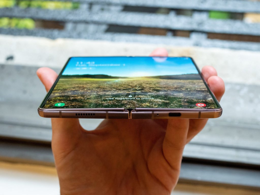 Samsung Galaxy Fold 5 получит слот для S-Pen и избавится от складки Samsung Galaxy Fold 5 получит слот для S-Pen и избавится от складки