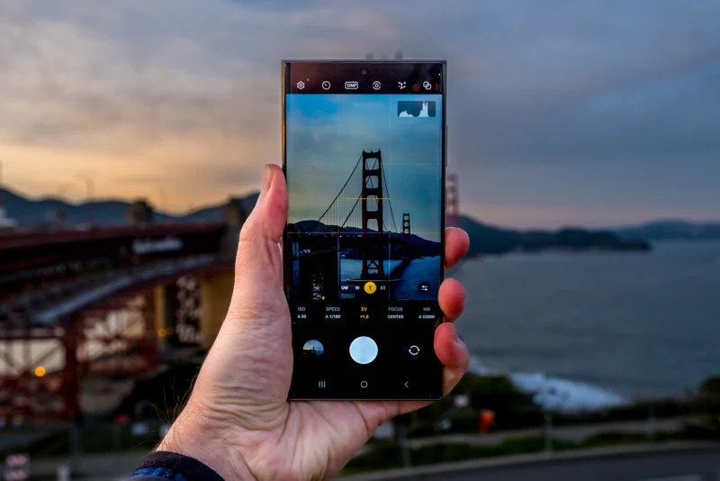<strong>Samsung Galaxy S24 Ultra получит революционную камеру с переменным зумом</strong>