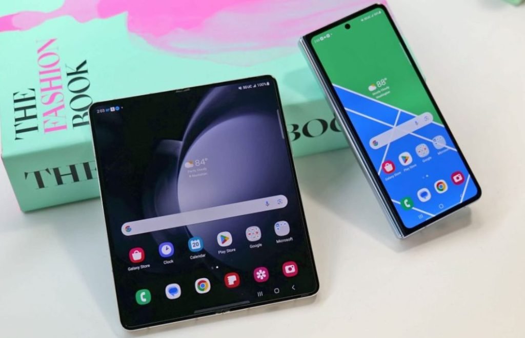 Galaxy Z Fold 5 vs Galaxy Z Fold 4: новый шарнир, более яркий экран Galaxy Z Fold 5 vs Galaxy Z Fold 4: новый шарнир, более яркий экран
